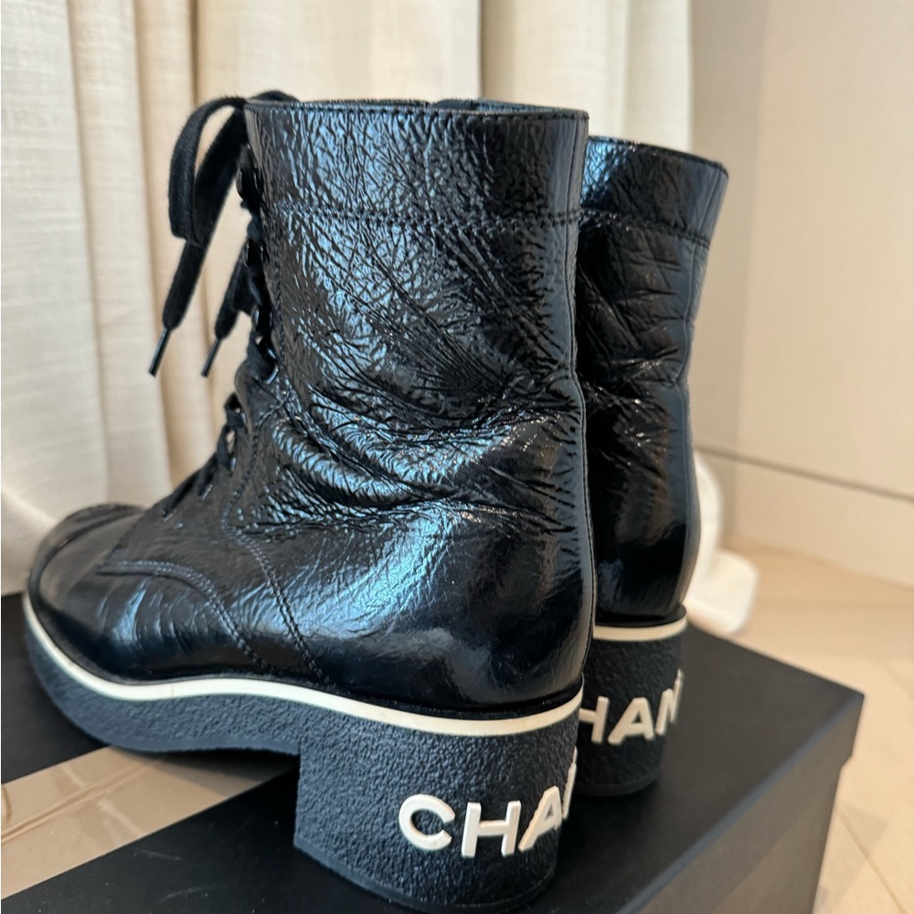Chanel patent leather boots - Picture 7 of 8